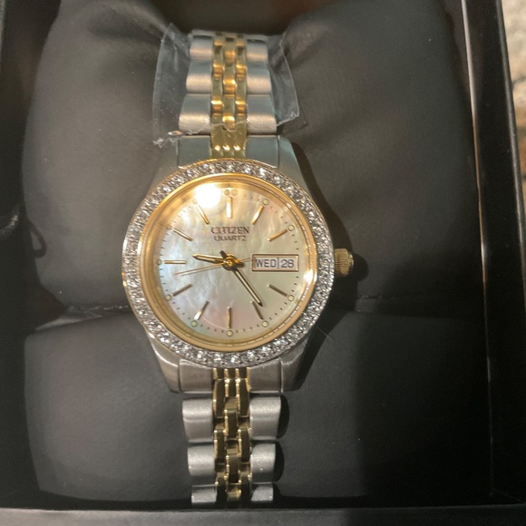 Citizen Quartz Mother Of Pear Dial Women's Two Tone Watch EQ0534-50D NWT - Picture 2 of 3
